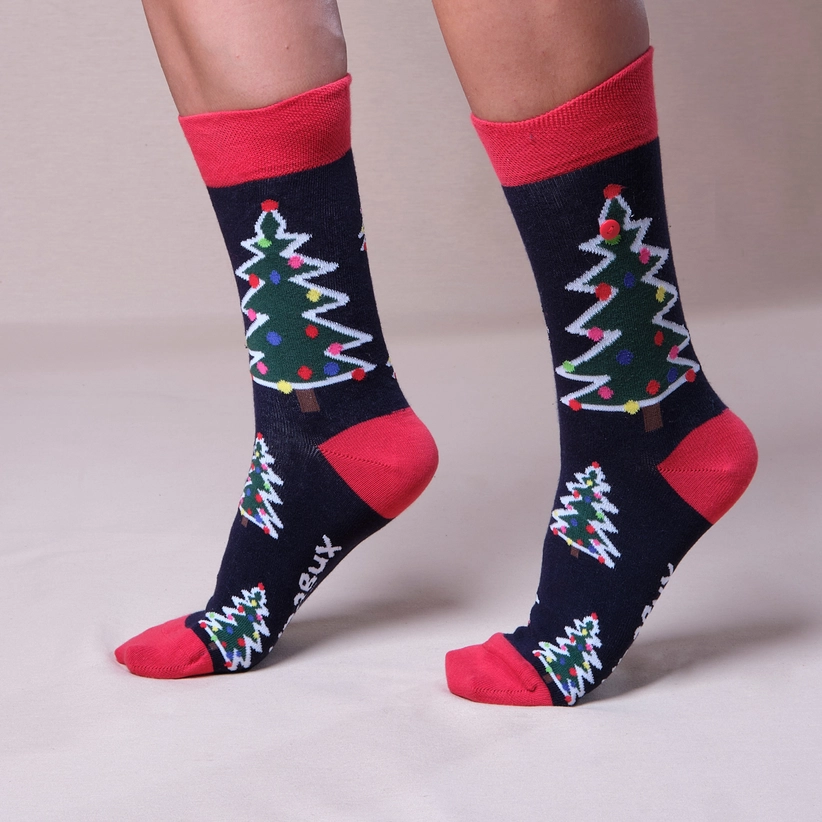 Weihnachtssocken mit neonfarbenen Weihnachtsbaum – Bild 3