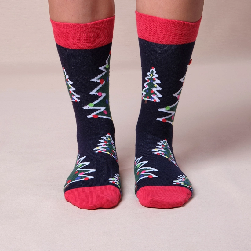 Weihnachtssocken mit neonfarbenen Weihnachtsbaum – Bild 4